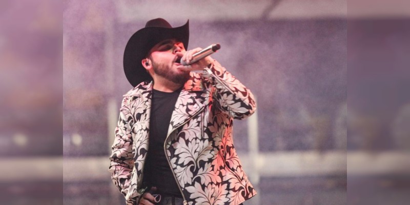 Gerardo Ortiz enamora a morelianos con magno concierto 