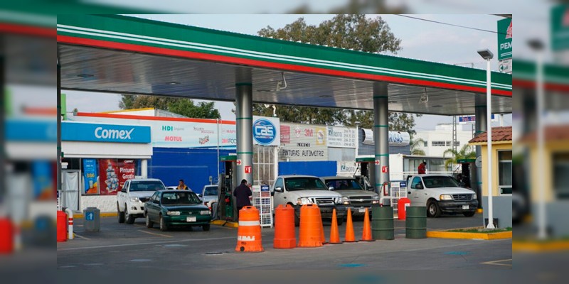 Desabasto de gasolina en Michoacán, Pemex quiere subir sus precios: Mauricio Prieto 