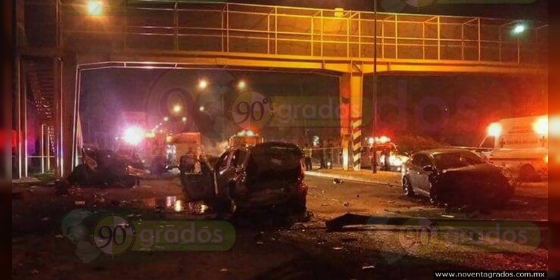 Morelia: Tres muertos, dos niños, en choque vehicular en salida Charo - Foto 0 