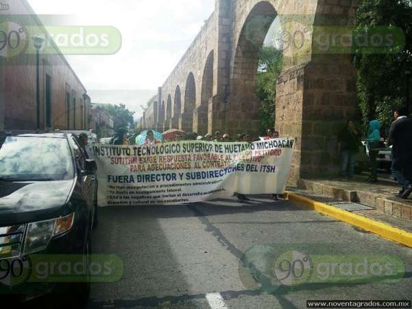 Integrantes del FESEMSS se manifiestan en el Centro Histórico de Morelia - Foto 1 