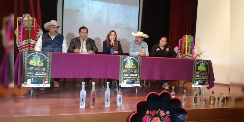 Preparan primer mezcaliza en Pátzcuaro 