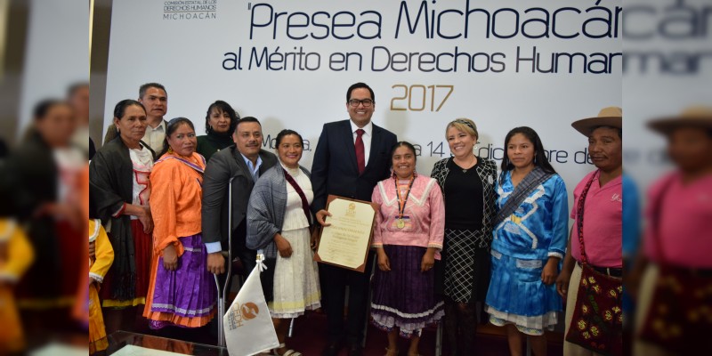Entrega CEDH presea Michoacán al mérito en derechos humanos 2017 