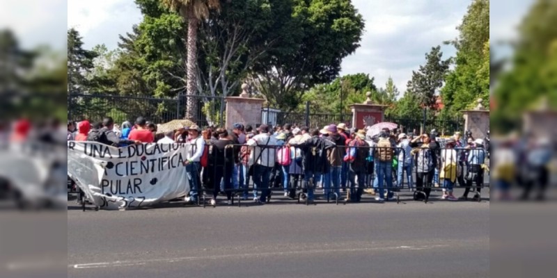 CNTE marcha rumbo a Casa de Gobierno 