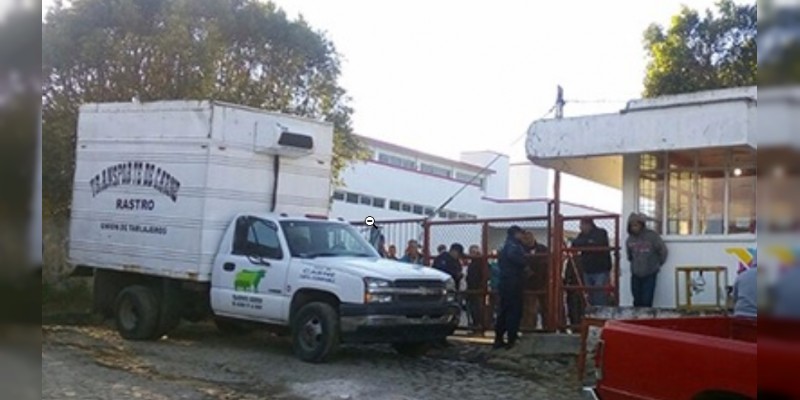 Realizan paro empleados del Rastro Municipal en Zitácuaro 