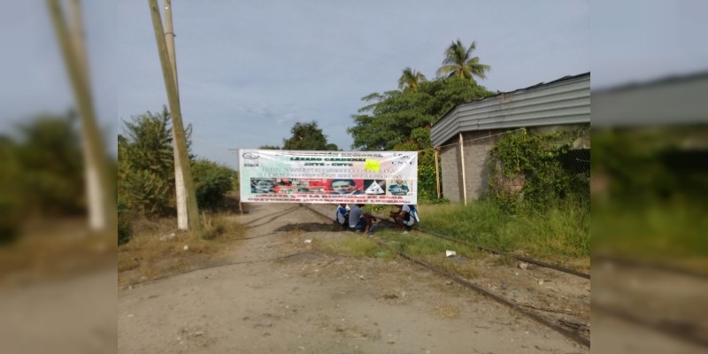 CNTE bloquea las vías del tren en Michoacán - Foto 2 