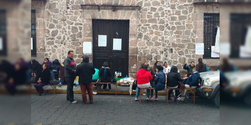 Toman las instalaciones de la Secretaría de Salud 