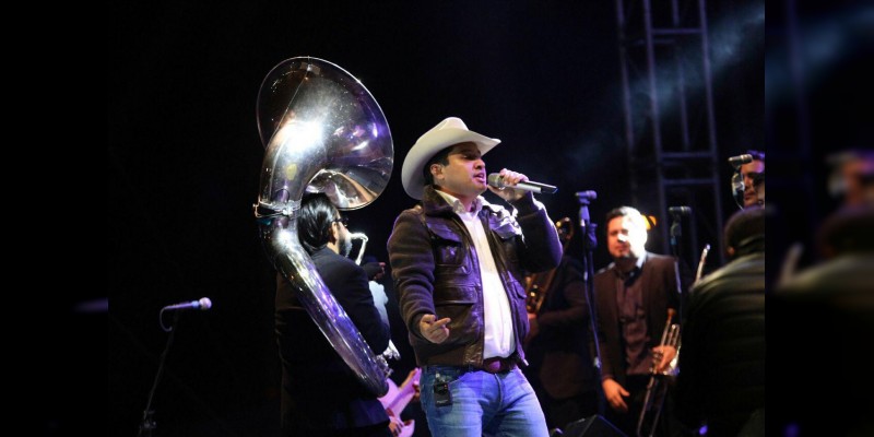 Morelia cantó y bailó al ritmo de Julión Álvarez   