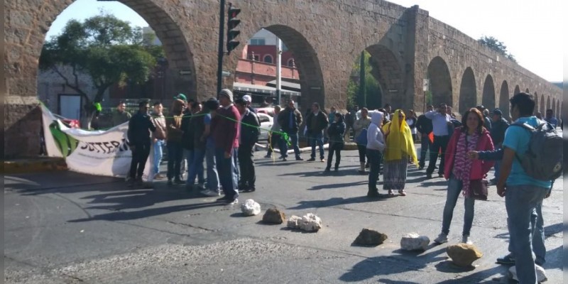 Suttebam bloquea la Av. Acueducto y Ventura Puente 