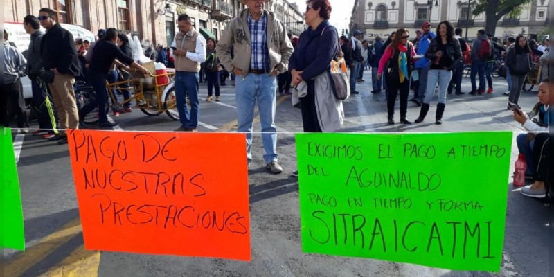 SPUM y FESEMSS bloquean la Avenida Madero 
