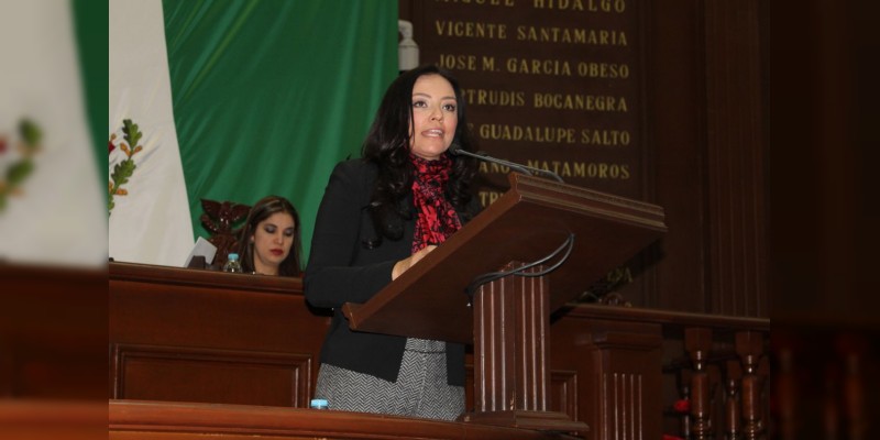 Evaluación para diputados, propone Adriana Hernández 