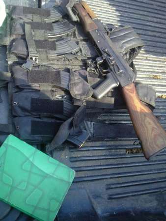 Con droga, armas y una granada detienen a cuatro sujetos en Aguililla, Michoacán - Foto 4 