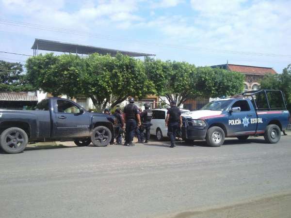 Con droga, armas y una granada detienen a cuatro sujetos en Aguililla, Michoacán - Foto 9 