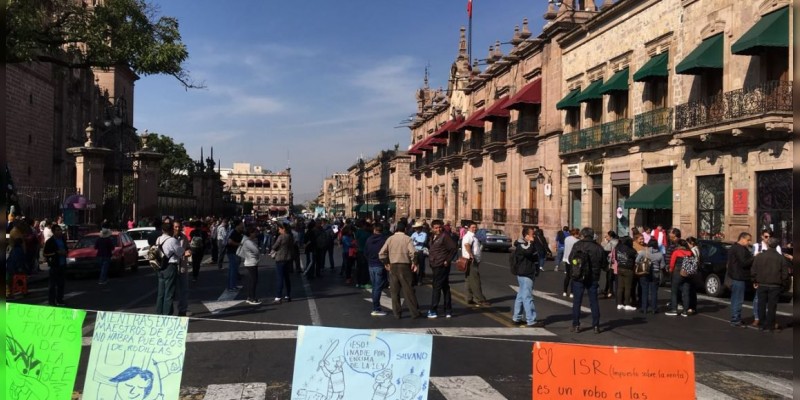CNTE se manifiesta en el centro histórico de Morelia 