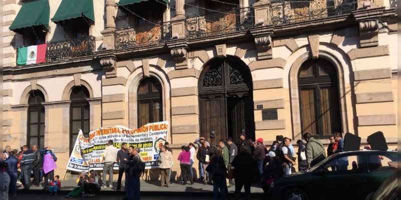 SPUM se manifiesta a las afueras de Palacio Legislativo 
