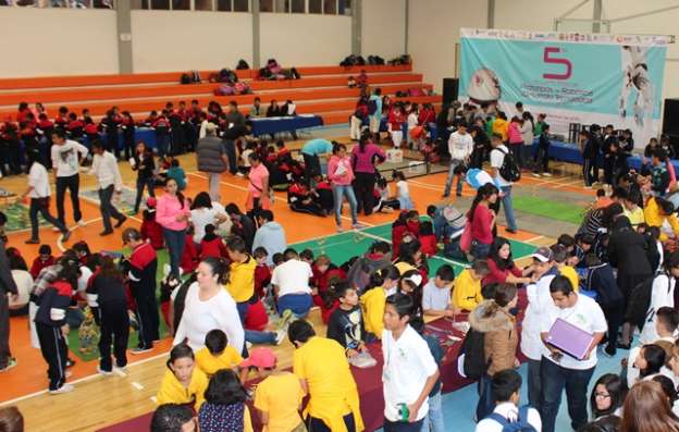 Confluyen diversos participantes en el 5° Encuentro Estatal de Robótica 
