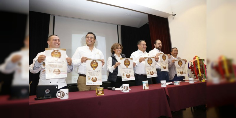 Uruapan, prepara la taza de chocolate caliente más grande del mundo 