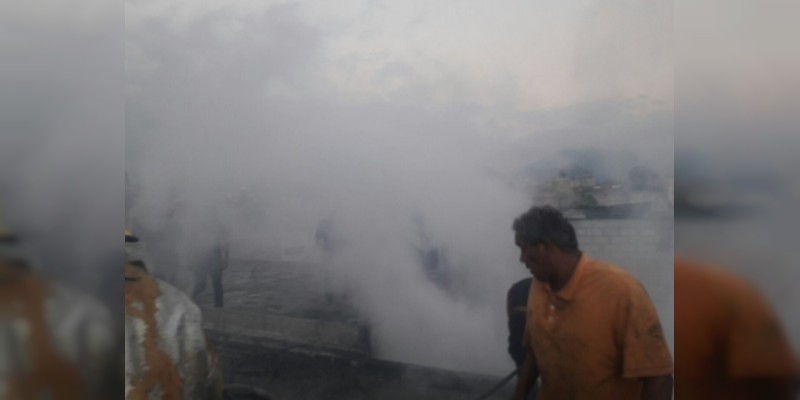 Se incendia bodega en Zitácuaro  