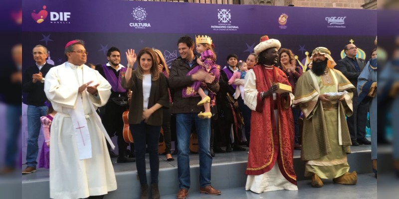 Esperanza en la cabalgata de Reyes Magos de Morelia  