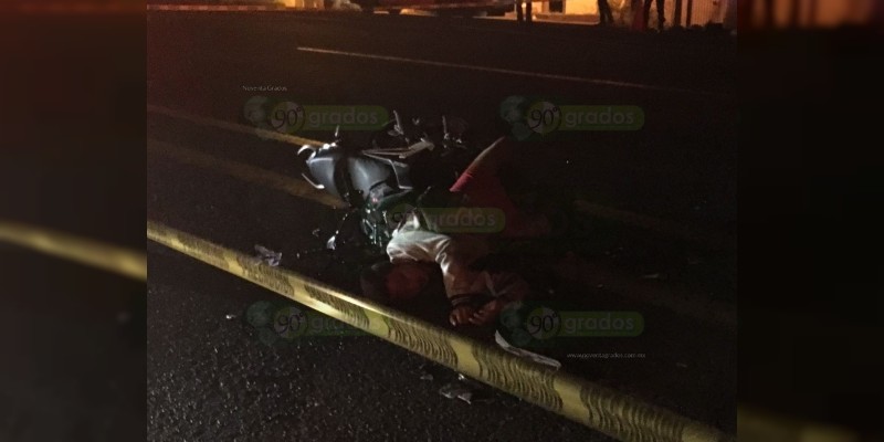 Uruapan: Mueren dos jóvenes en accidente de moto  - Foto 1 