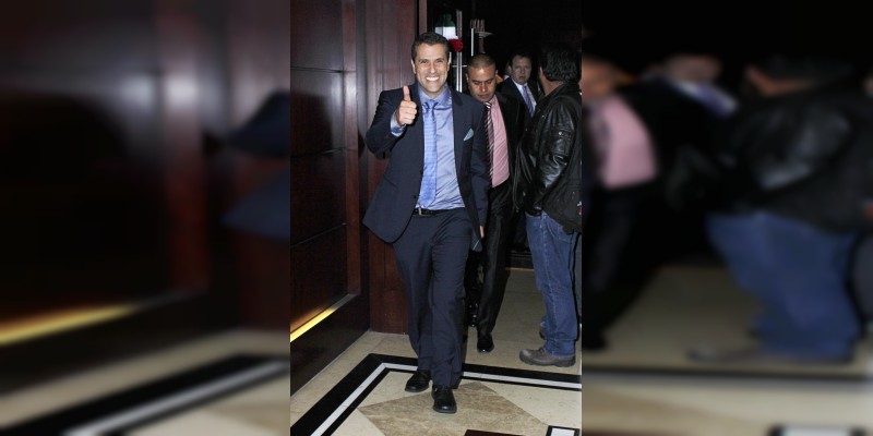 Marco Antonio Regil afirma estar soltero, pero no solo 