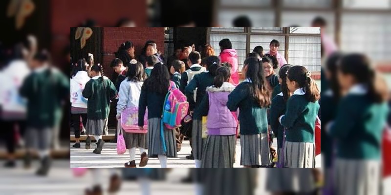 Más de 71 alumnos de la región Apatzingán, regresan mañana lunes a clases 