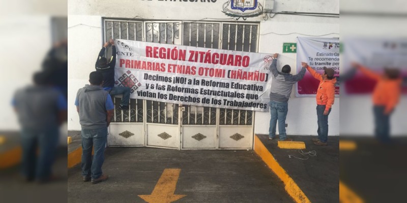 CNTE realiza tomas en oficinas de renta del estado - Foto 0 
