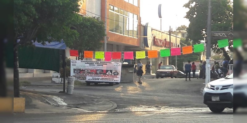 CNTE realiza tomas en oficinas de renta del estado - Foto 2 