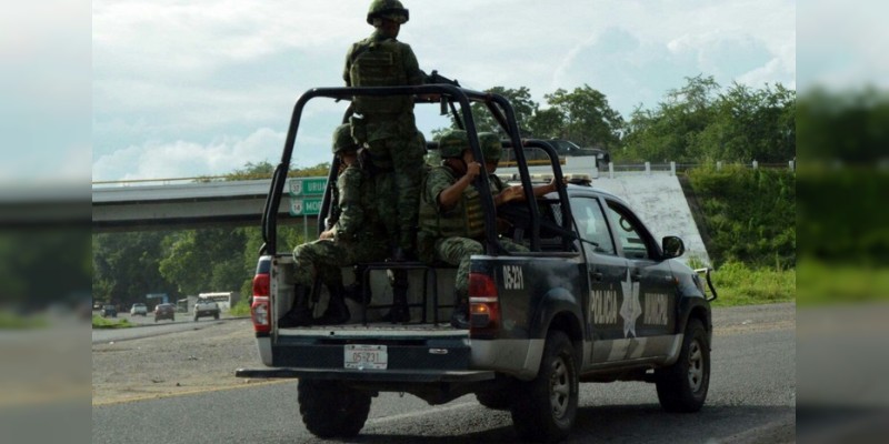 Ejecutan a individuo junto a la Policía Federal de Zihuatanejo  