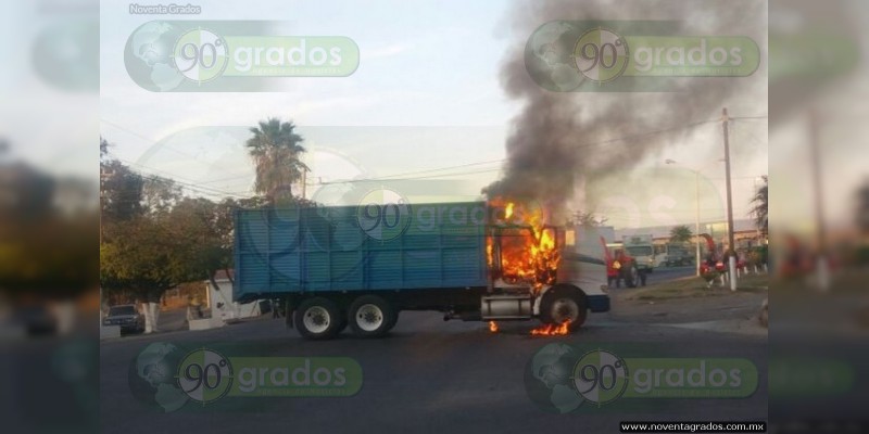 Incendian vehículos en municipios michoacanos  - Foto 2 