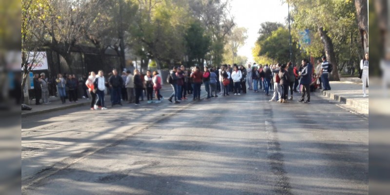 SNTE bloquea la Avenida Ventura Puente, exigen pagos atrasados - Foto 0 