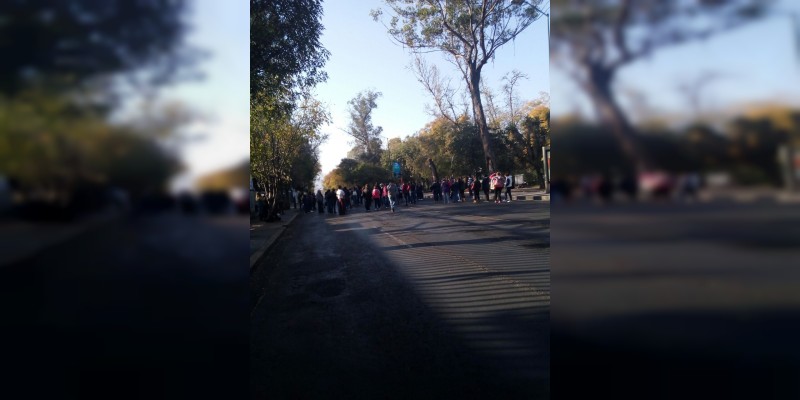 SNTE bloquea la Avenida Ventura Puente, exigen pagos atrasados - Foto 2 