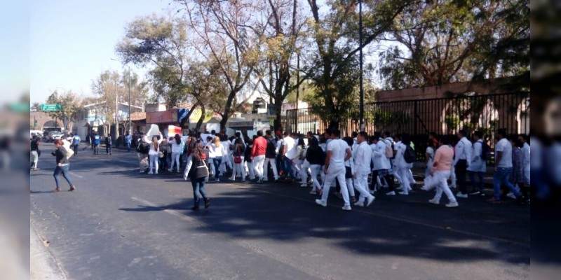 Estudiantes Nicolaitas marchan a Palacio de Gobierno, exigen clases - Foto 1 