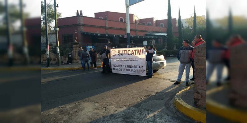 Integrantes del FESEMSS bloquean avenida Ventura Puente y Acueducto - Foto 0 