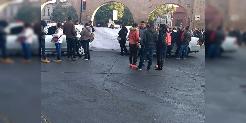Integrantes del FESEMSS bloquean avenida Ventura Puente y Acueducto - Foto 1 
