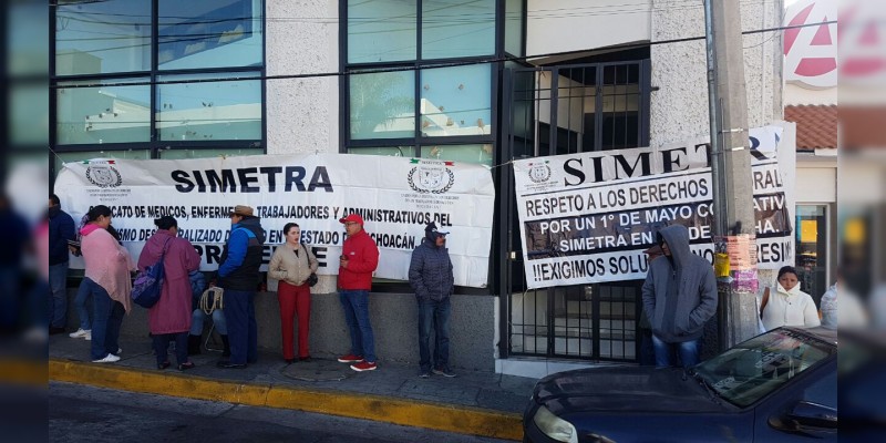 SIMETRIA toma las instalaciones de la Secretaría de Salud en Michoacán 
