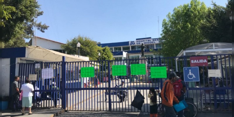 Trabajadores mantienen paralizados los servicios de salud en Morelia 