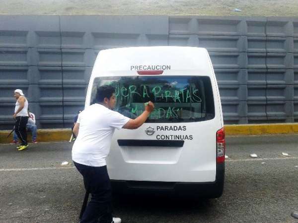 Transportistas se manifiestan en Morelia; bloquearán el Centro Histórico 