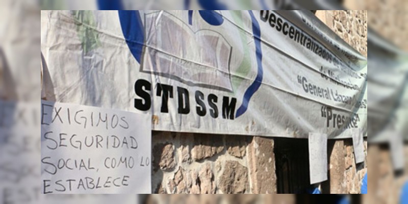 Trabajadores de honorarios de la Secretaría de Salud de Michoacán inician con tomas en las oficinas centrales de dicha dependencia  