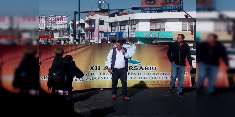 Empleados del sector salud marchan al centro de Morelia - Foto 2 