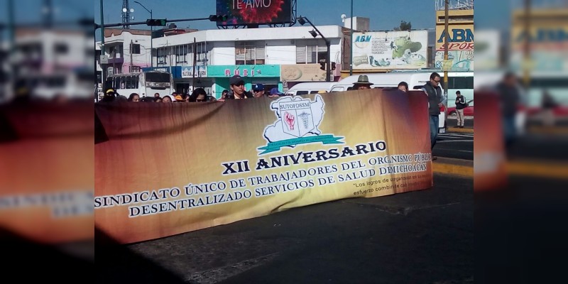 Empleados del sector salud marchan al centro de Morelia - Foto 4 