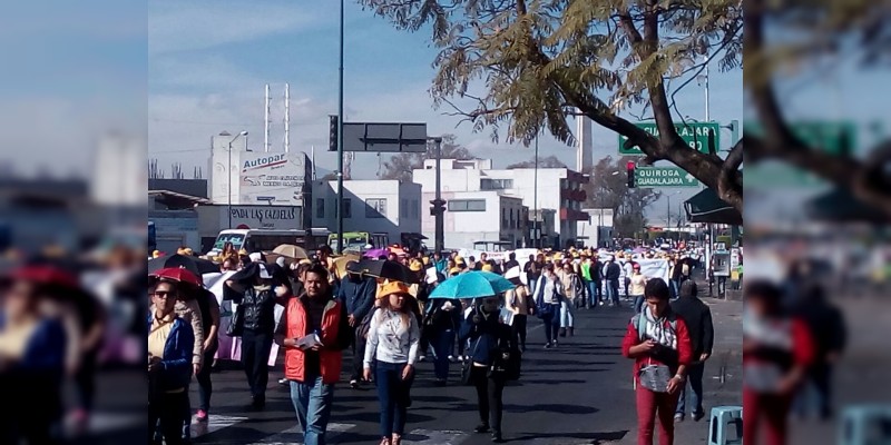 Empleados del sector salud marchan al centro de Morelia - Foto 5 