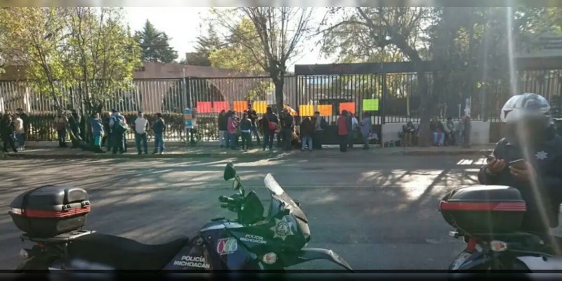 SNTE se manifiesta frente a la Secretaría de Finanzas 