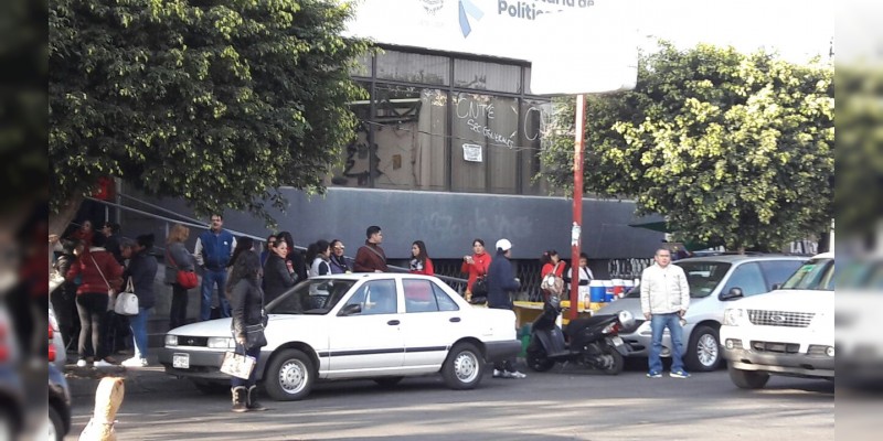 CNTE continúa con las tomas en oficinas de rentas de Michoacán 