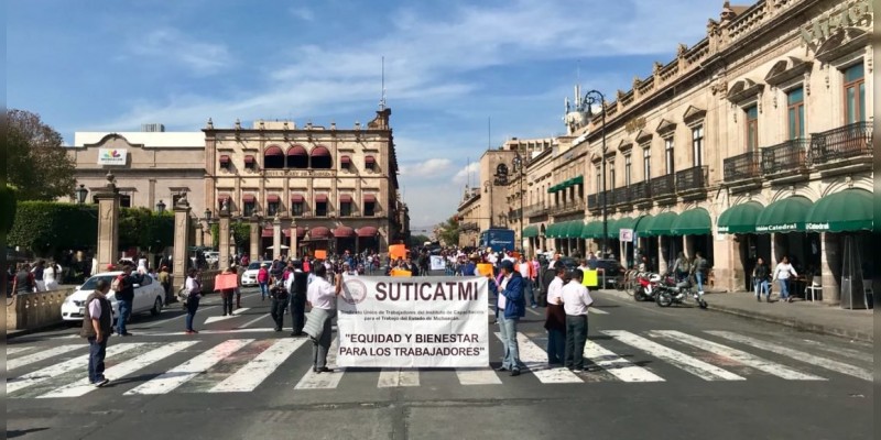 Marcha del sector salud arriba al centro histórico 