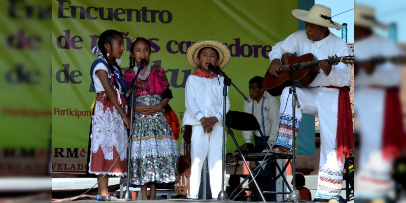 El encuentro de niños  cantadores de pirekuas 