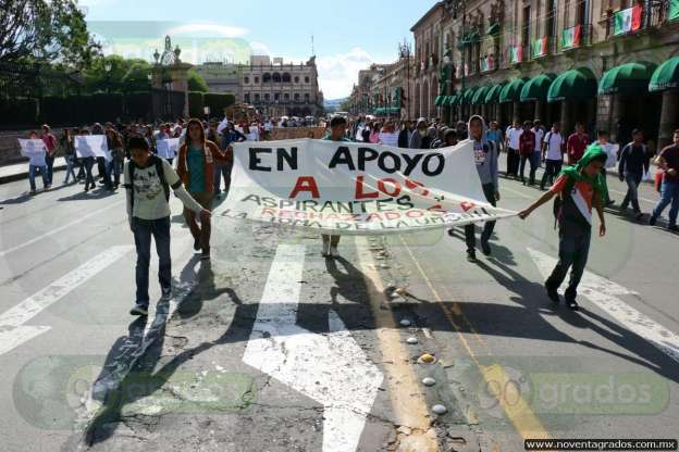 Marchan rechazados y habitantes de las casas del estudiante, en Morelia - Foto 0 