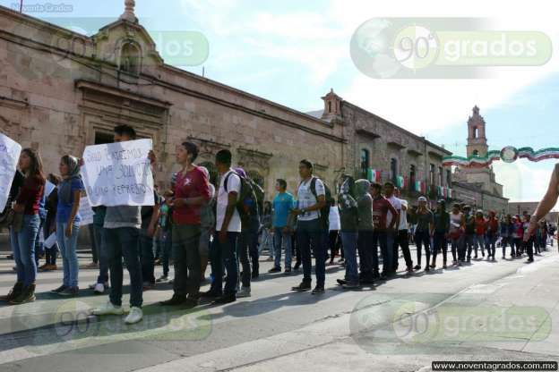 Marchan rechazados y habitantes de las casas del estudiante, en Morelia - Foto 3 