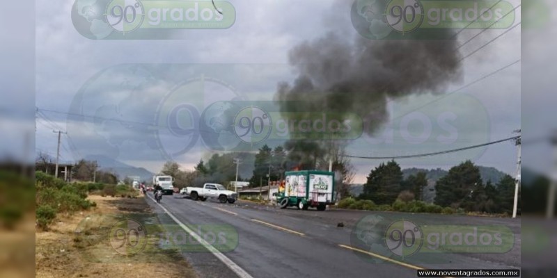 Incendian normalistas vehículos comerciales en Paracho - Foto 3 