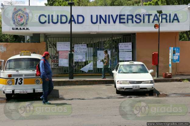 Piden paristas diálogo con el rector de la UMSNH 