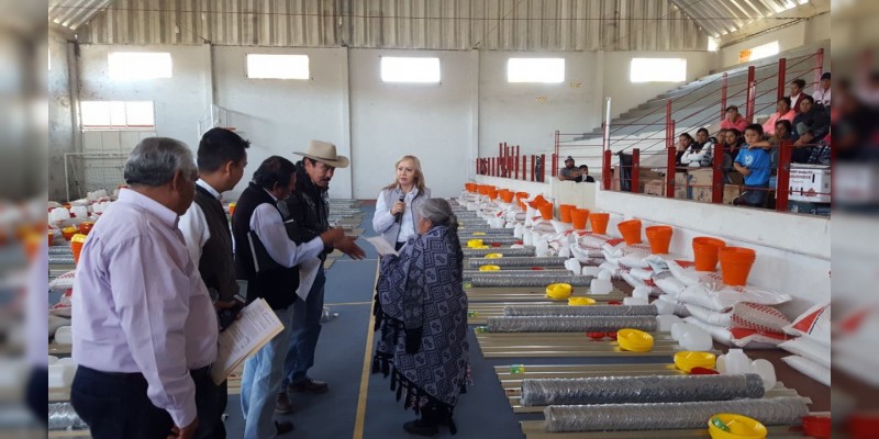Entrega SAGARPA Michoacan 101 granjas de traspatio en Penjamillo 